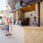 Ozcan Beach מלון מרמריס