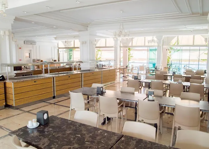 Ozcan Beach ホテル 4*